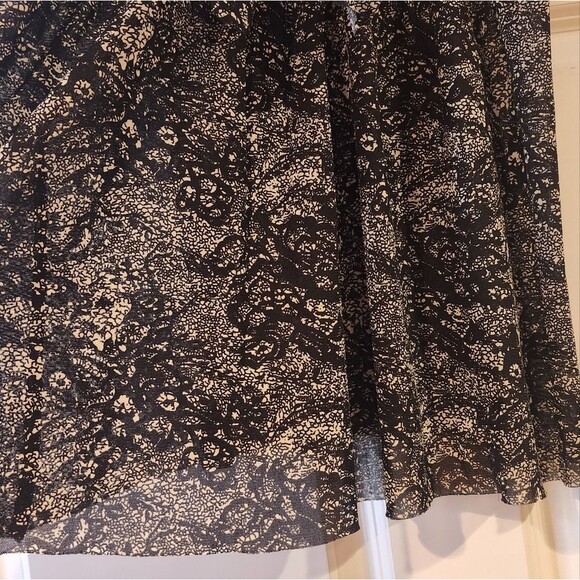 Express black and white patterned sheer tank L - Picture 3 of 4